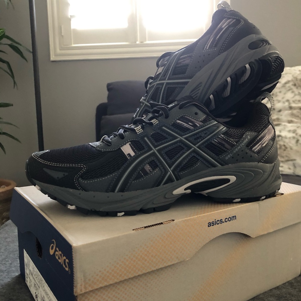 ASICS GEL-VENTURE 5 (Mens 9.5)